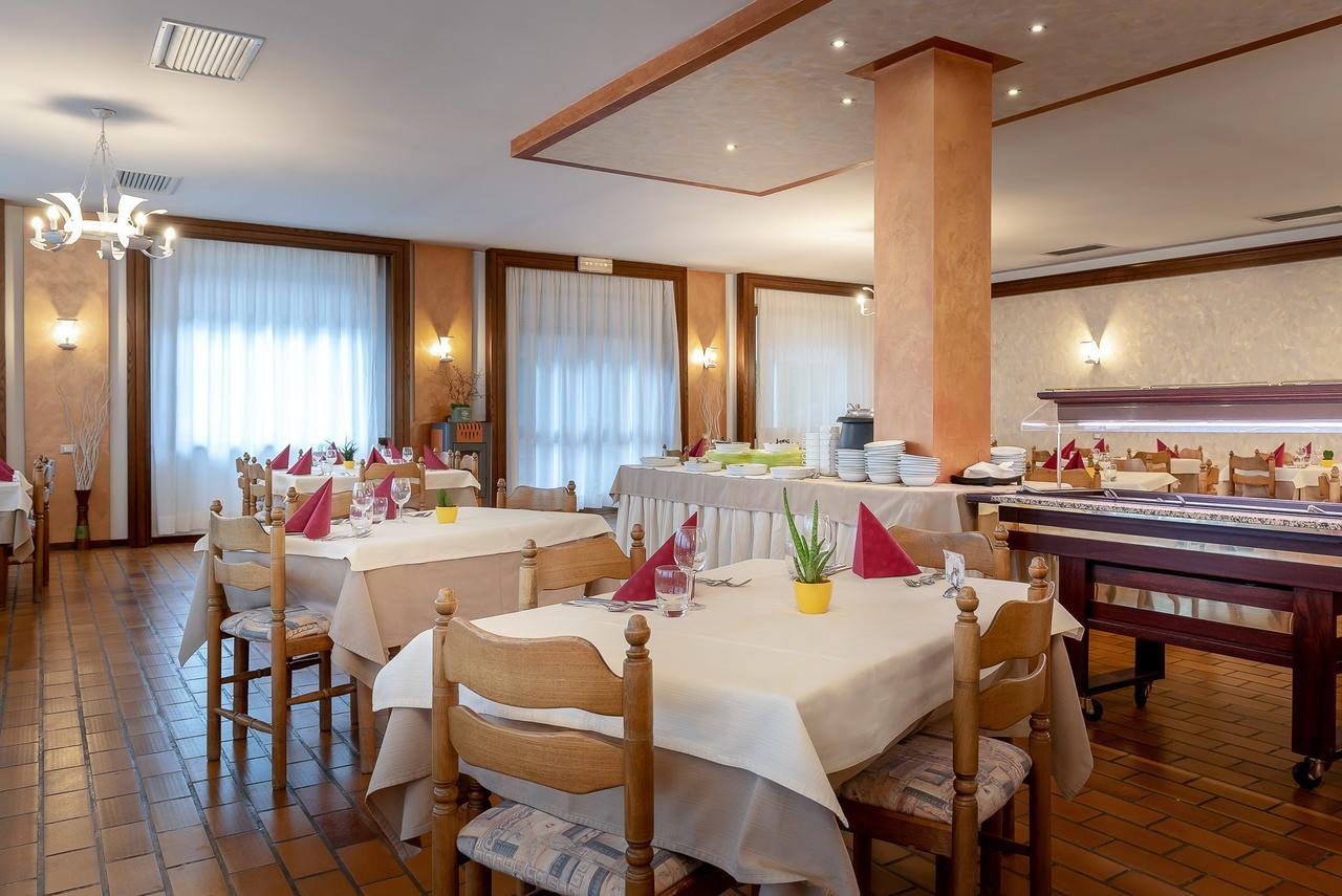 Hotel Latemar Кастелло-ді-Ф'ємме Екстер'єр фото